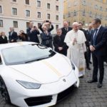 Lamborghini oferece carro personalizado ao Papa Francisco, vê as fotos